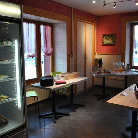 Auberge Du Herisson La Chaux-du-Dombief Bagian luar foto