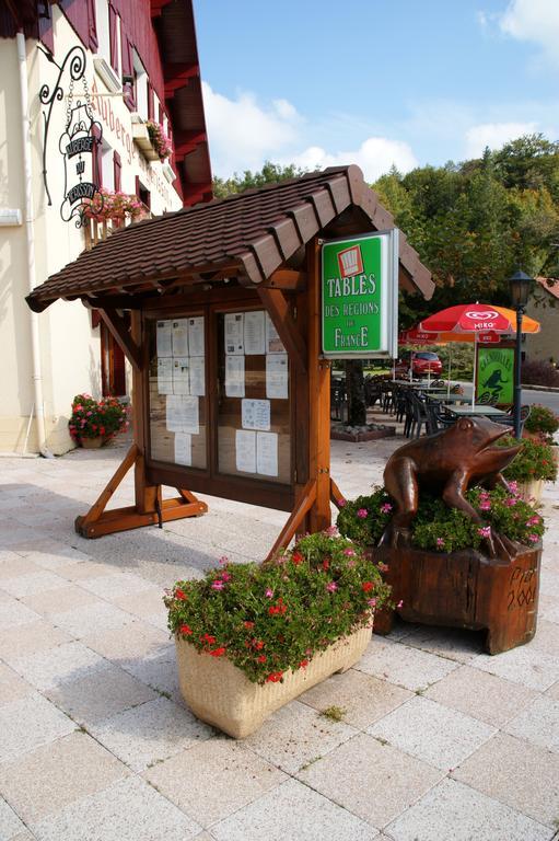 Auberge Du Herisson La Chaux-du-Dombief Bagian luar foto