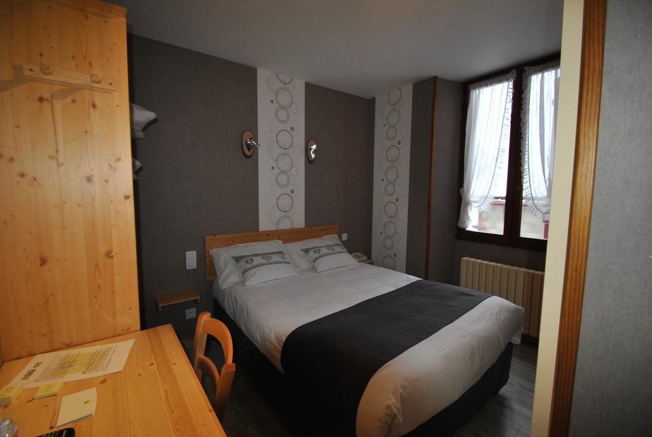 Auberge Du Herisson La Chaux-du-Dombief Bagian luar foto