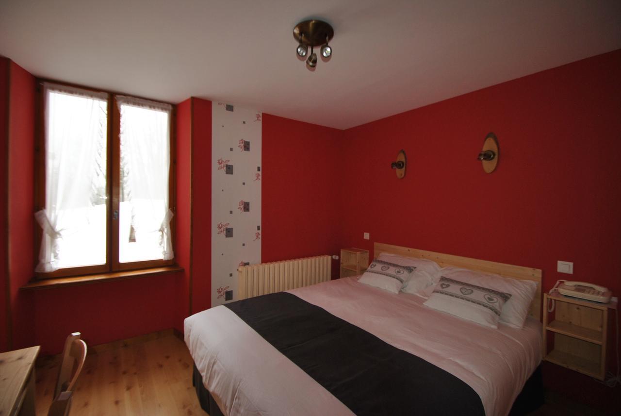 Auberge Du Herisson La Chaux-du-Dombief Bagian luar foto