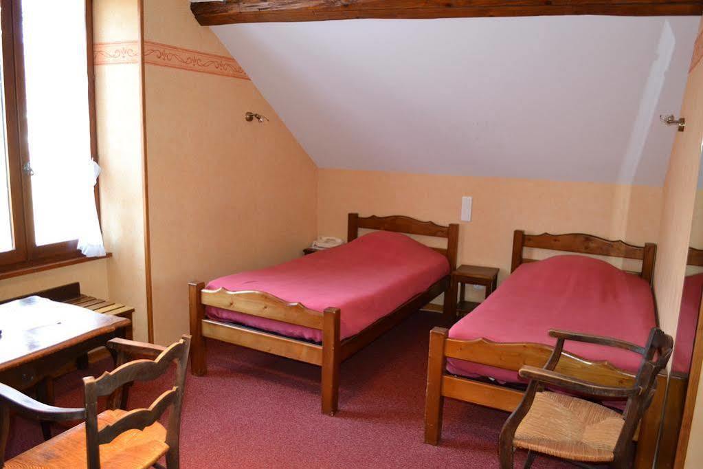 Auberge Du Herisson La Chaux-du-Dombief Bagian luar foto
