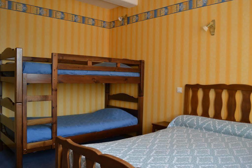 Auberge Du Herisson La Chaux-du-Dombief Bagian luar foto