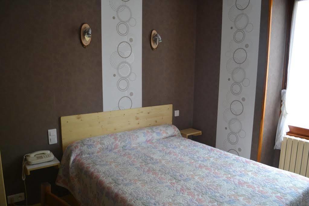 Auberge Du Herisson La Chaux-du-Dombief Bagian luar foto